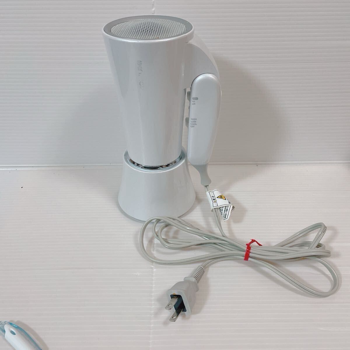 1円スタート KOIZUMI ハンドヘアドライヤー ホワイト スタンド付き KHD-K301 2022年製 マイナスイオン 動作確認済 C1147拍卖