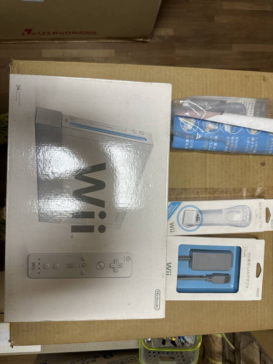 初期型 Wii (シロ)【新品・希少】Wii 本体 + 付属品 シロ 任天堂 ホワイト(RVL-S-WA)Nintendo 長期保管品拍卖