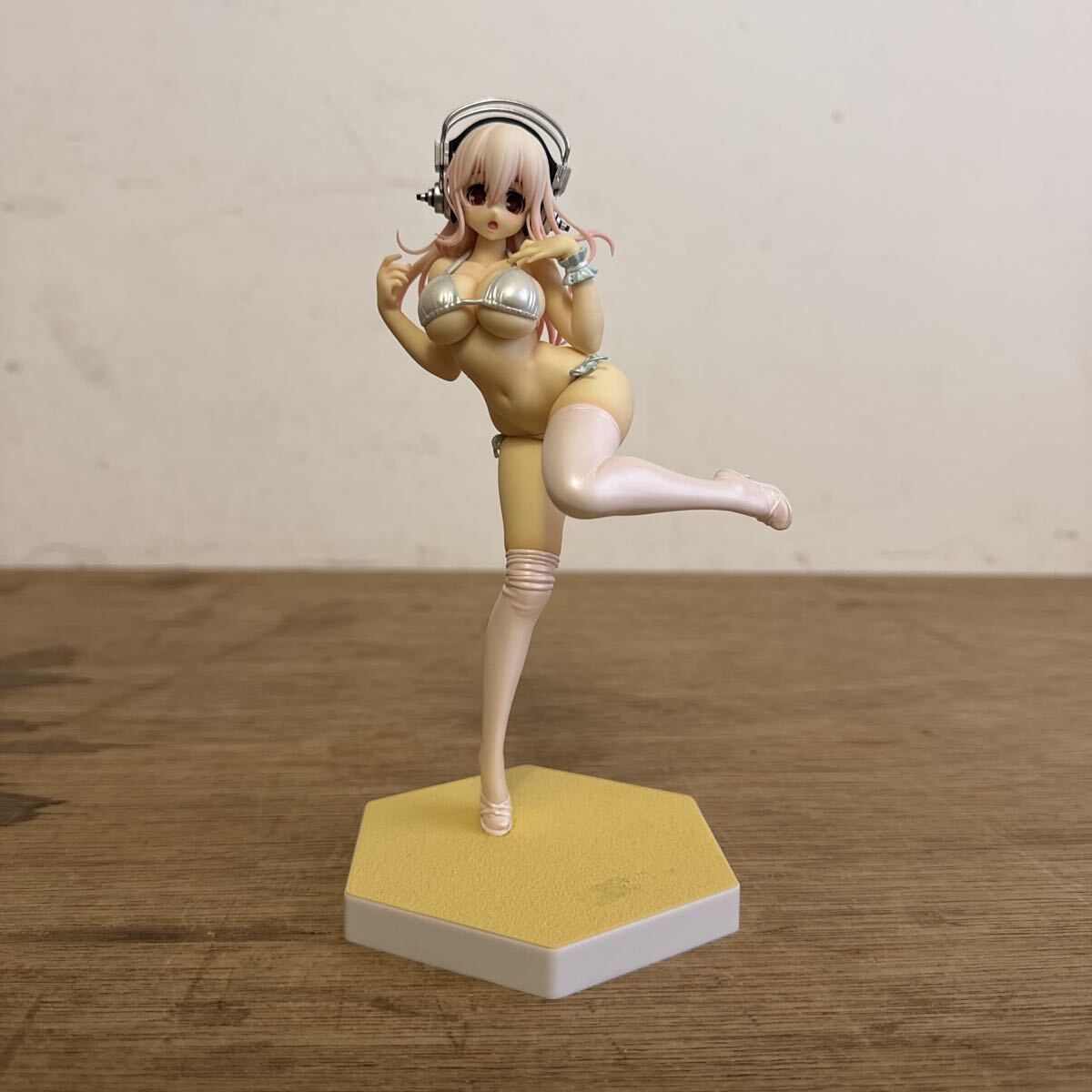 すーぱーそに子 フィギュア 水着 ヘッドホン付き拍卖