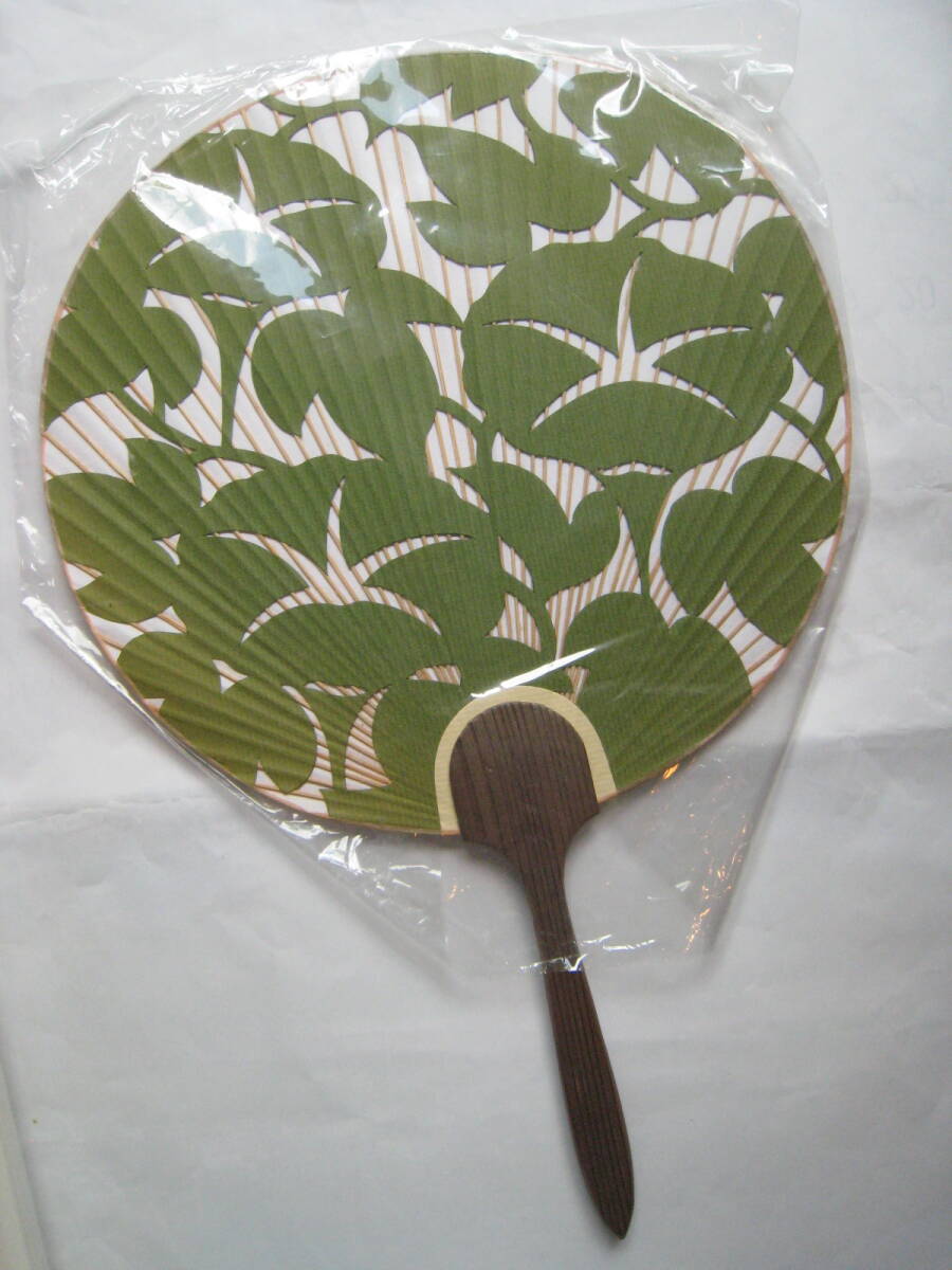 新品・未使用★朝顔柄京うちわ 並型片面透かし団扇 緑 グリーン 都団扇 日本製 杉 都うちわ朝顔模様 和紙 切り絵拍卖