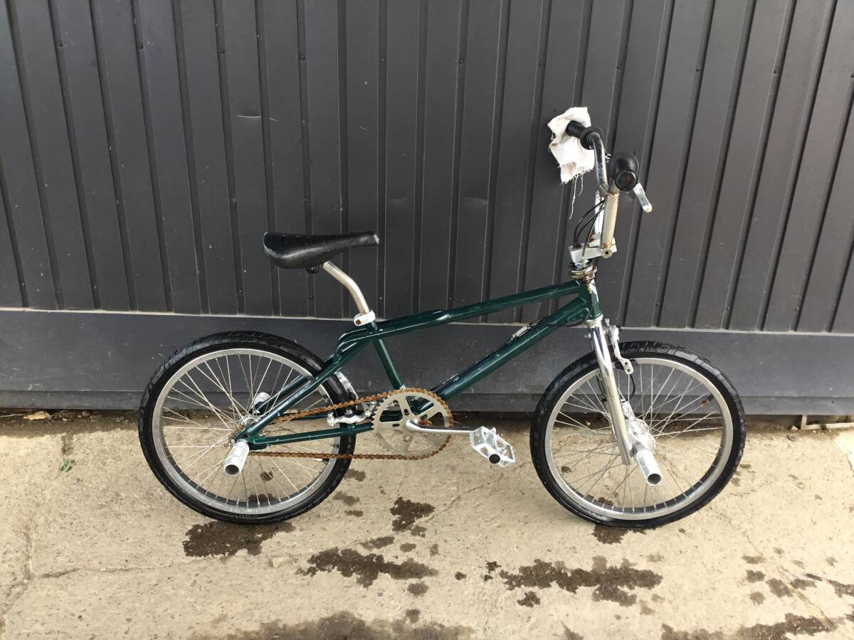 △ v 岐阜発/ BMX/ CHROME FFC/ 20インチ/ ジャイロ/ ペグ4個/ Fタイヤパンク/ 現状品/ 管03b/ R8.7/30 △拍卖
