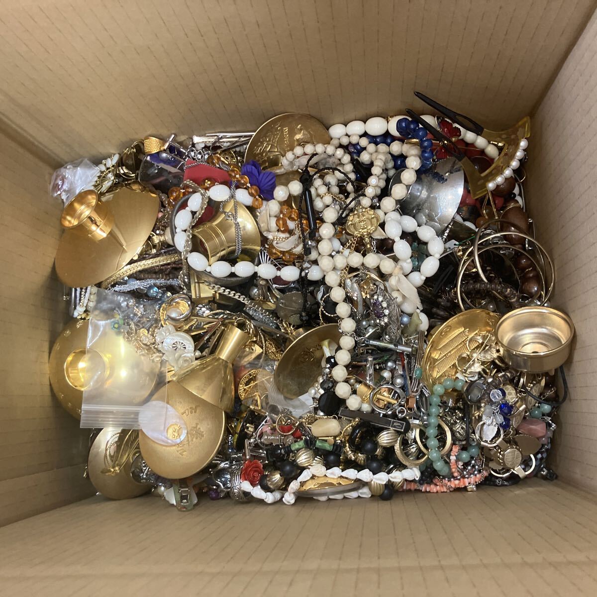 HMK24 【約10.66kg★】アクセサリー イミテーション 大量 まとめ売り セット ネックレス イヤリング ピアス カフス ブローチなど 現状品拍卖