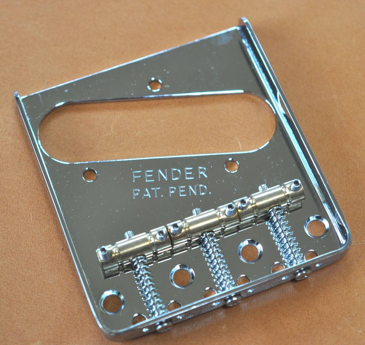 ★Fender ブランドスタンピングロゴ プレート 52年スタイル レプリカ クローム仕上げ★拍卖
