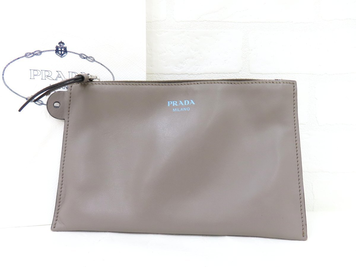 ◆超美品◆PRADA プラダ◆カーフ レザー 本革◆ポーチ ケース◆グレージュ シルバー金具◆イタリア製◆ロゴ型押し◆A18296拍卖