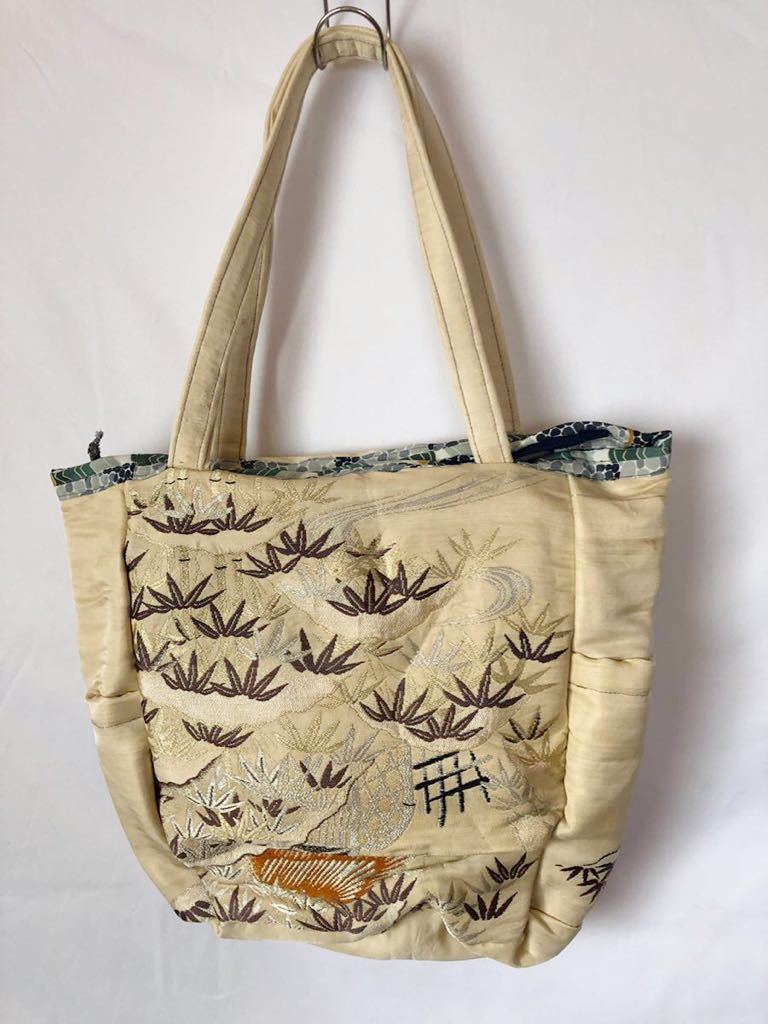 着物リメイク袋帯正絹ショルダーバッグトートバッグにA4対応30×26×10cm♪ベージュ系着物時でパイピング取外し可能なポーチ、キーリング付拍卖