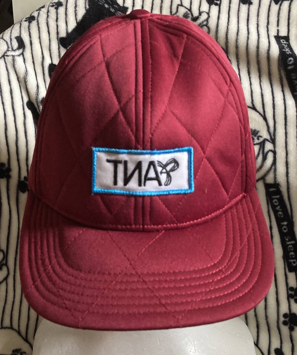 美品&送料無料♪【TNA】超レア短ツバ(6cm)キャップCAP帽子/フリーサイズ/スナップバック/とても軽いので女性にピッタリ♪素敵エンジカラー拍卖