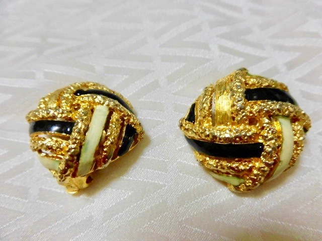 ● オレナ/ 白黒ゴールド/迫力のイヤリング/USA製/メタルゴールドPG拍卖