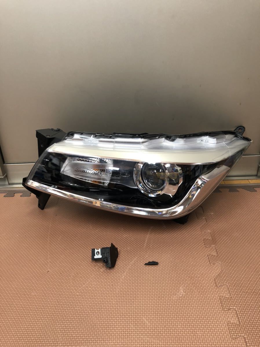 1150:ソリオ バンディット MA36S 左ヘッドライト KOITO 100-59332拍卖