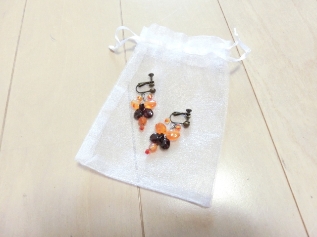 琥珀 イヤリング 半貴石 蝶デザイン アンバーアクセサリー拍卖