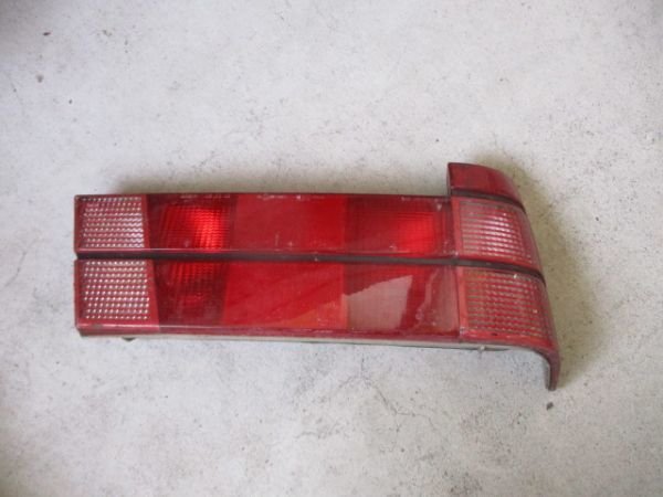 ■アルファロメオ 75 テール ランプ ライト レンズ 右 中古 161684201200 部品取りあり ルームランプ トランク ナンバー 灯 バック ■拍卖