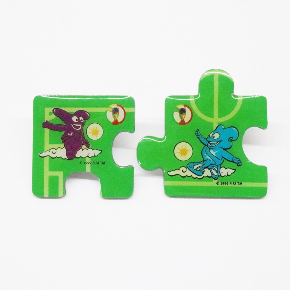 日清食品 1999 FIFA TM ワールドカップ サッカー ピンバッジ 2個セット パズル型 ピンズ NISSIN拍卖