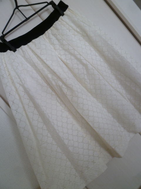 COMME CA ISM/コムサイズム△白サークル総レースフレアースカートM/ホワイト色違いネイビー紺あり膝丈△SK714拍卖