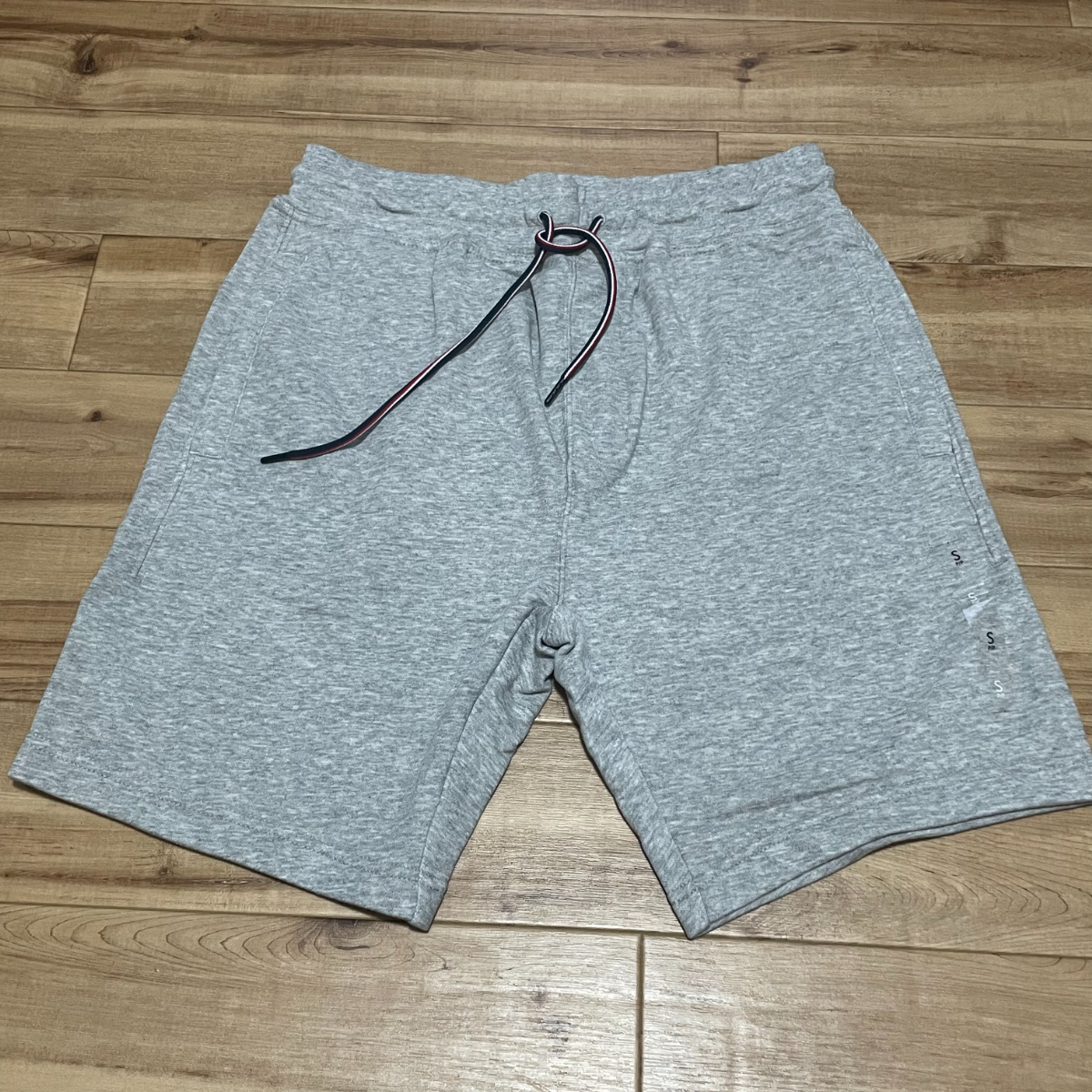 【 TOMMY HILFIGER 】トミーヒルフィガー USA正規品 ロゴスウェットパンツ ハーフパンツ ストリート ポケット付き 紐調節 グレー 〈L〉拍卖