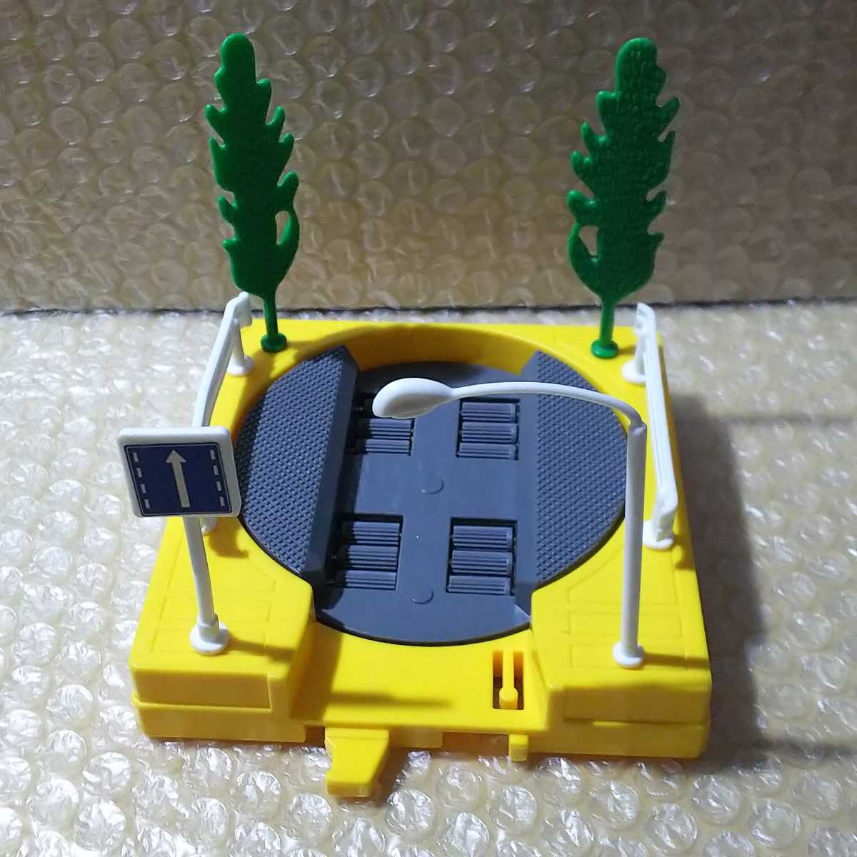 ● トミカ「モータートミカ用 アクション Uターンどうろ」黄色 プラロード トミカタウン B/O 標識 ガードレール拍卖