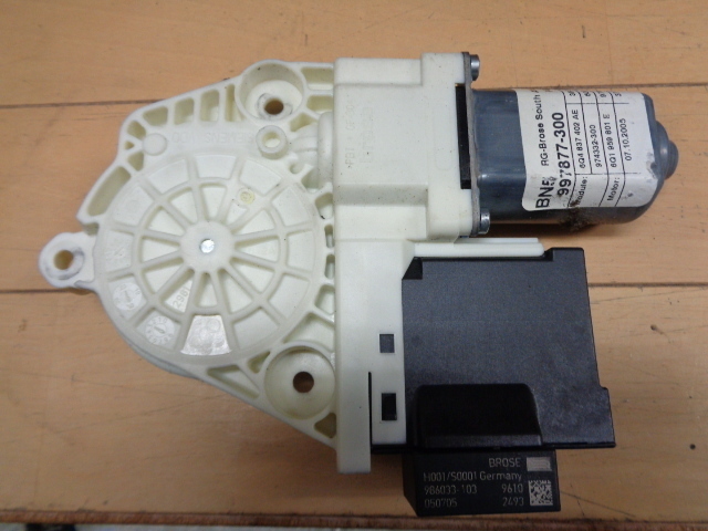 フォルクスワーゲン ポロ 9N系 純正 フロントドア レギュレーターモーター右 997877-300拍卖