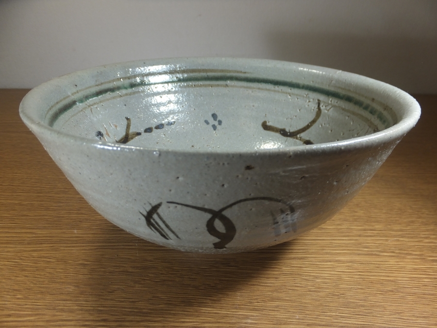 【真作保証】 丸田正美 自作 黒牟田焼 鉄緑釉草花紋鉢 民芸 日本工芸会正会員 コレクター放出品 (浜田庄司) 佐賀県 ③拍卖