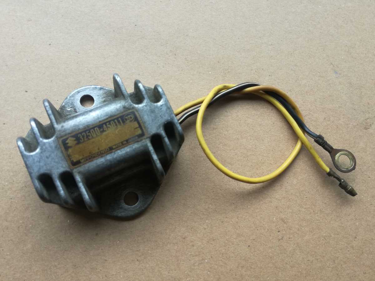 GS400 実働車両 から取り外した レギユレータ 部品拍卖