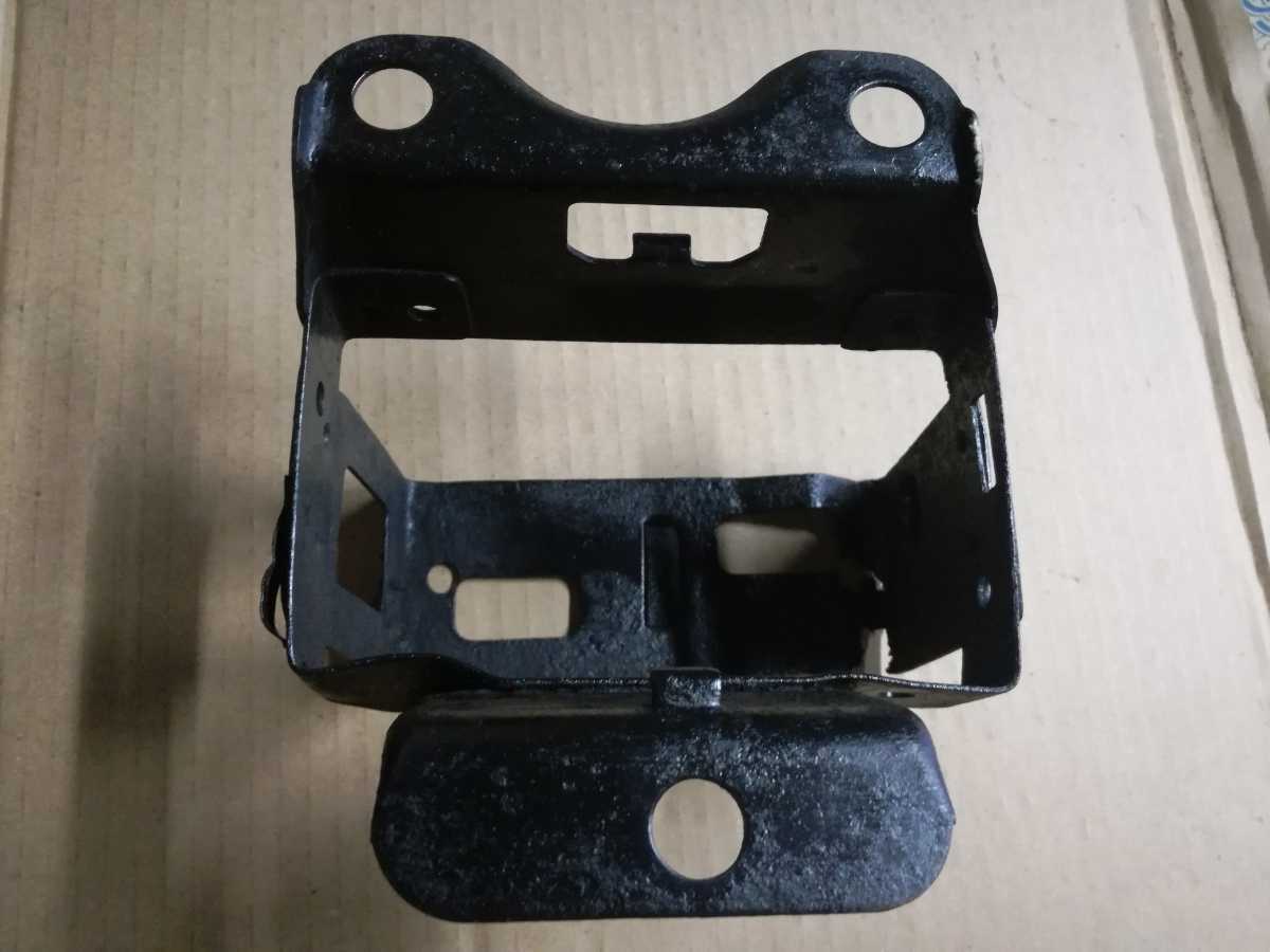 SUZUKI GT380 実働車両 から取り外した バッテリー ケース 部品拍卖