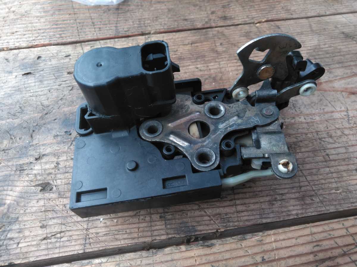 タホ 95-99 ドアロック アクチュエーター リア 右 5.7L ユーコン拍卖