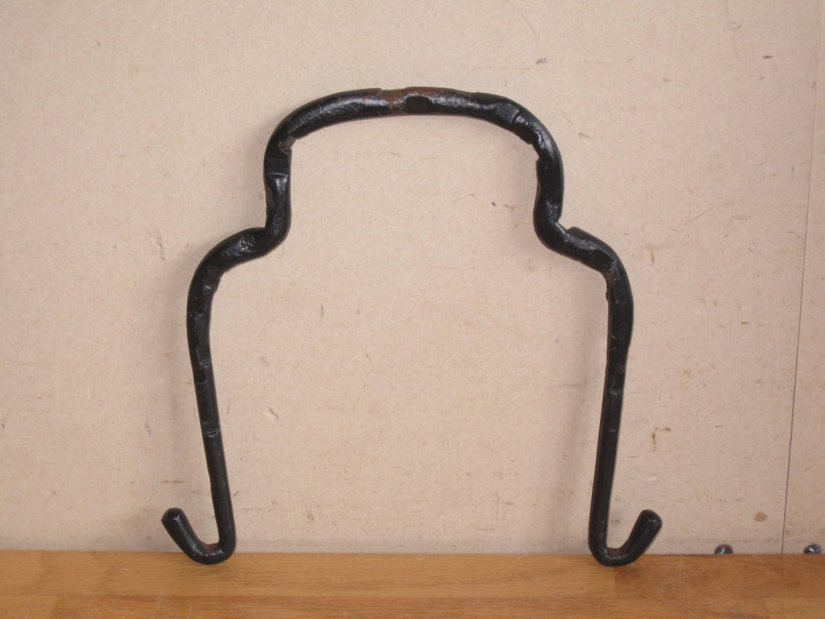 鉄製弦 横30.7cm 高さ20cm 重量256g やや錆あり 箱無し 茶道具 鉄瓶 吊道具 釜釣 釜弦 茶釜拍卖
