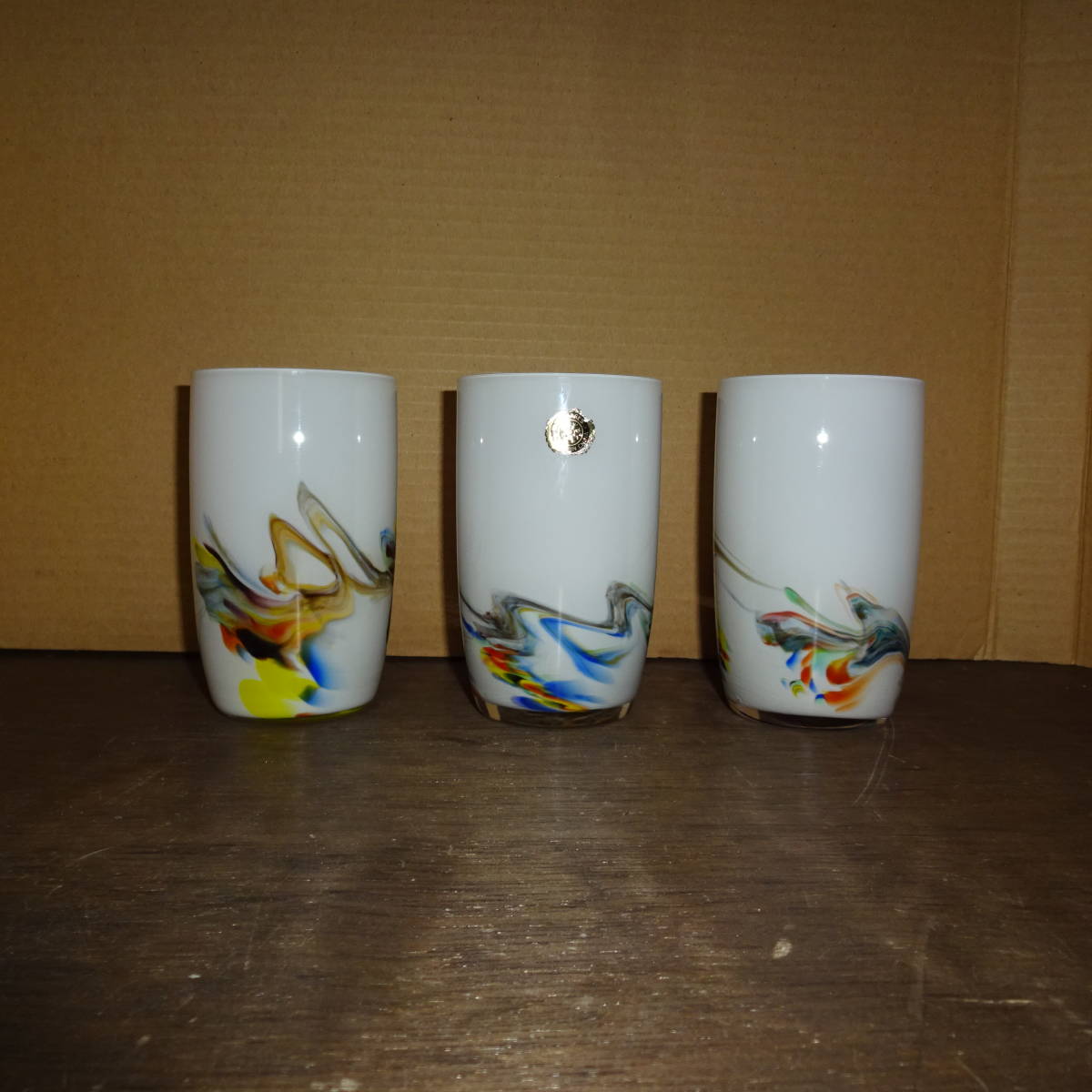 SNOWFLARES スノーフレーク硝子タンブラー3客 乳白色に色鮮やかな色彩模様 工芸ガラスタンブラー 乳白色グラス拍卖