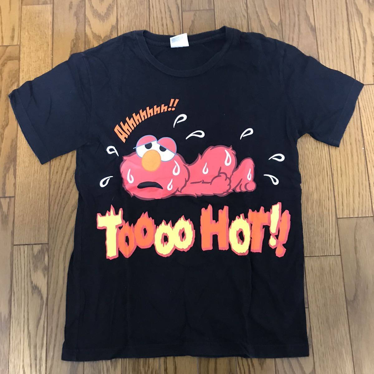 ユニバーサルスタジオ取り扱い 7~9回着用 エルモTシャツ ブラック 黒 サイズL拍卖