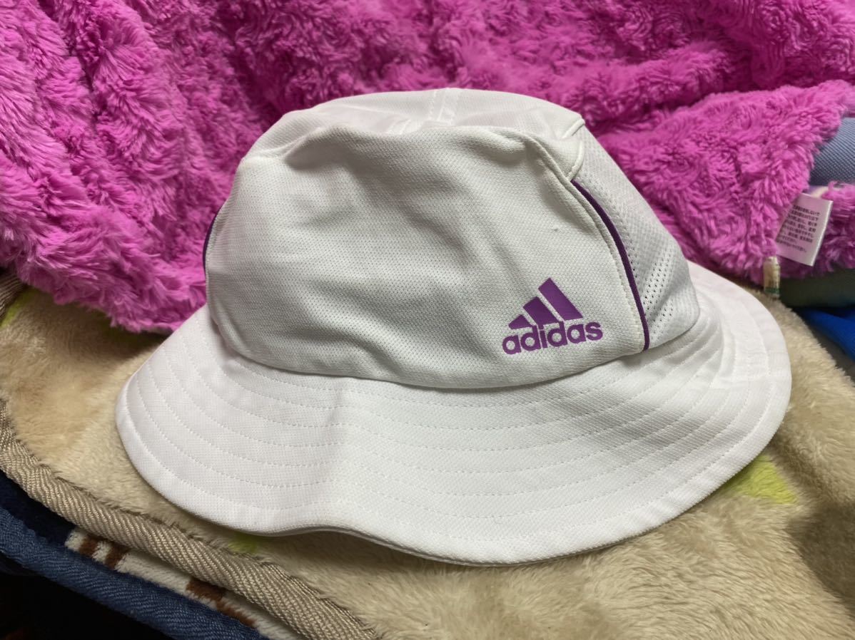 送料格安スピード発送!良品★アディダスのトレッキングハット白★Mサイズ登山トレランマラソンフェスキャンプトレッキング拍卖