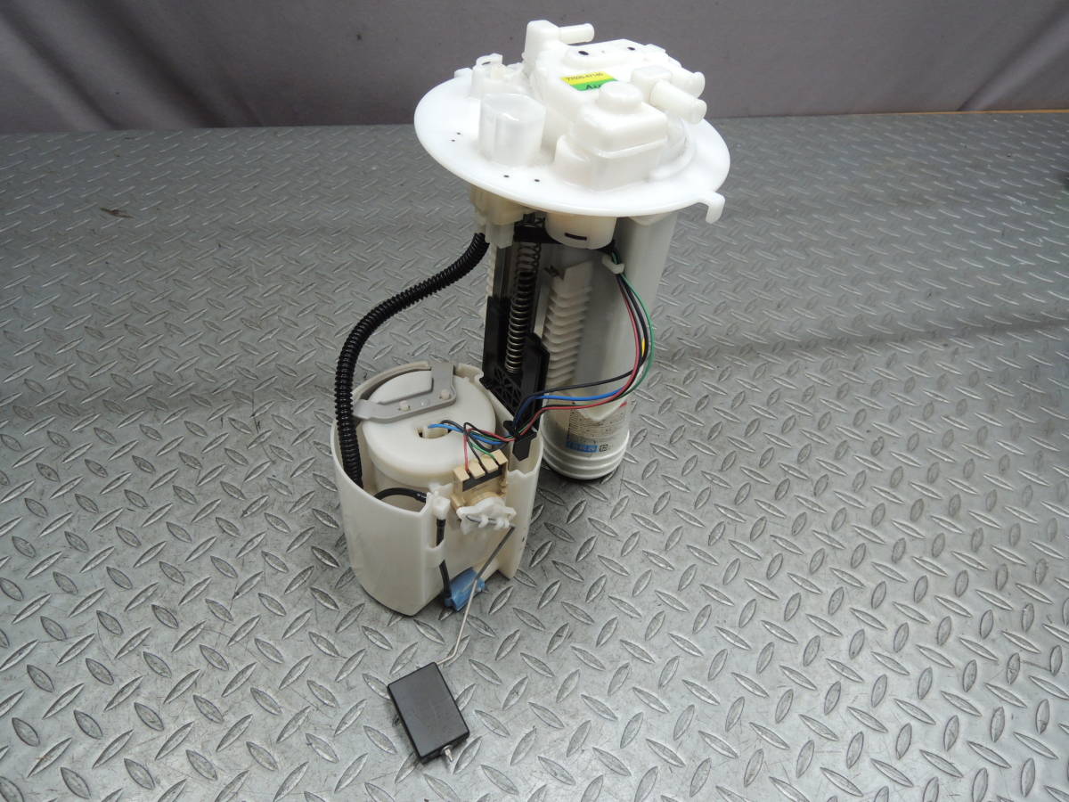 ・ DAA-ZVW51 プリウス 純正 フューエルポンプ 燃料 11514km 77020-47140 T-0434拍卖