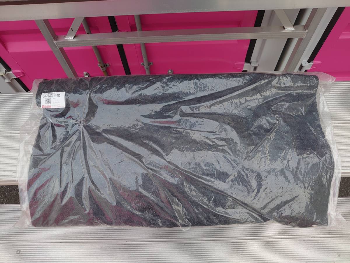 ダイハツ 車種 型式不明 リアフロアーマット ダイハツ 純正品番 58570-97210-010 未使用品 新品拍卖