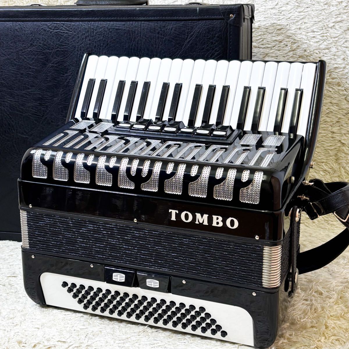 【美品】TOMBO トンボ アコーディオン J80 ピアノ鍵盤式 アコーディオン レジスタースイッチ 34鍵盤 音域G-E 80ベース 参考価格:385,000円拍卖
