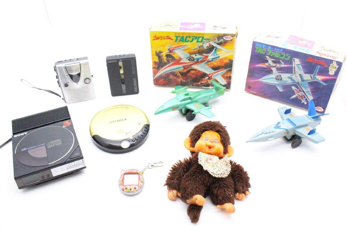 【ト石】 昭和レトロまとめ SONY WALKMAN カセットプレーヤー/CDプレーヤー/aiwa/ウルトラマンA TACアロー/TACファルコン など EA000EWH81拍卖