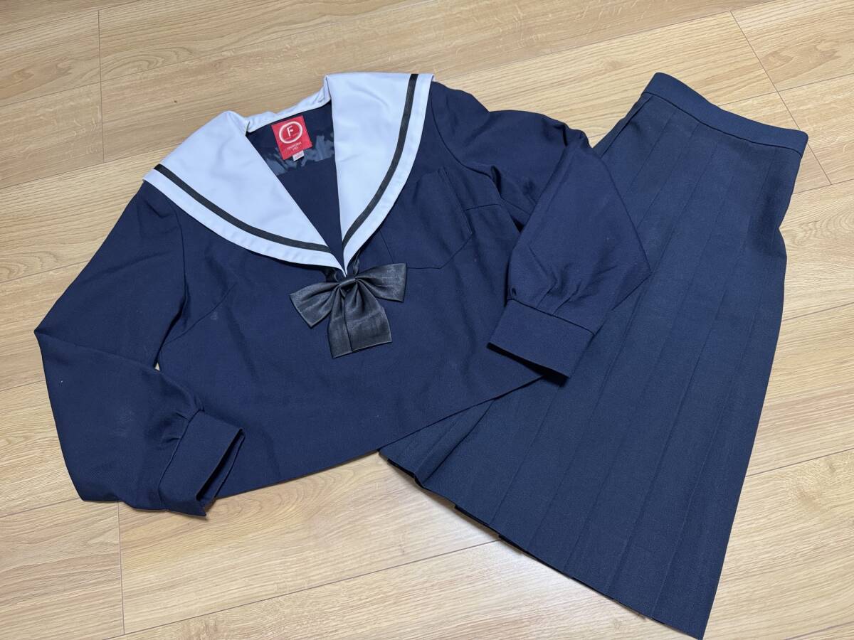 ★愛知県 名古屋西高校 制服・セーラー服セット 大きめサイズ (冬セーラー服、スカート、リボン、襟カバー) 白襟 黒ライン コスプレ 拍卖