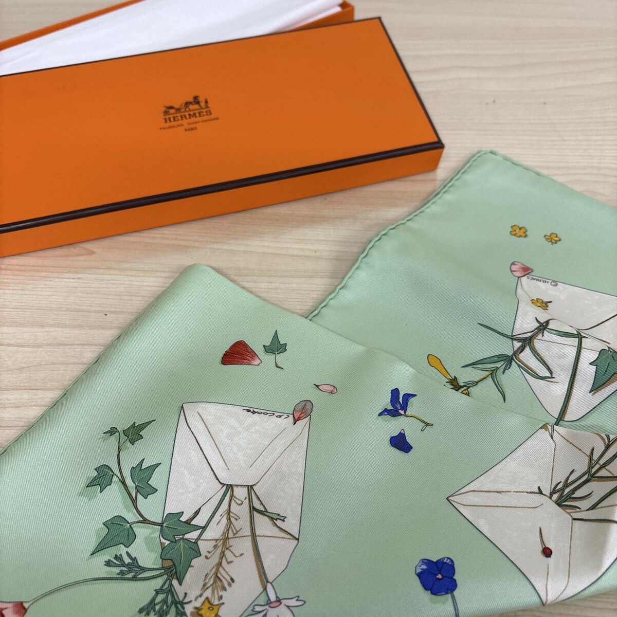 HERMES エルメス シルクスカーフ スカーフ 箱付拍卖