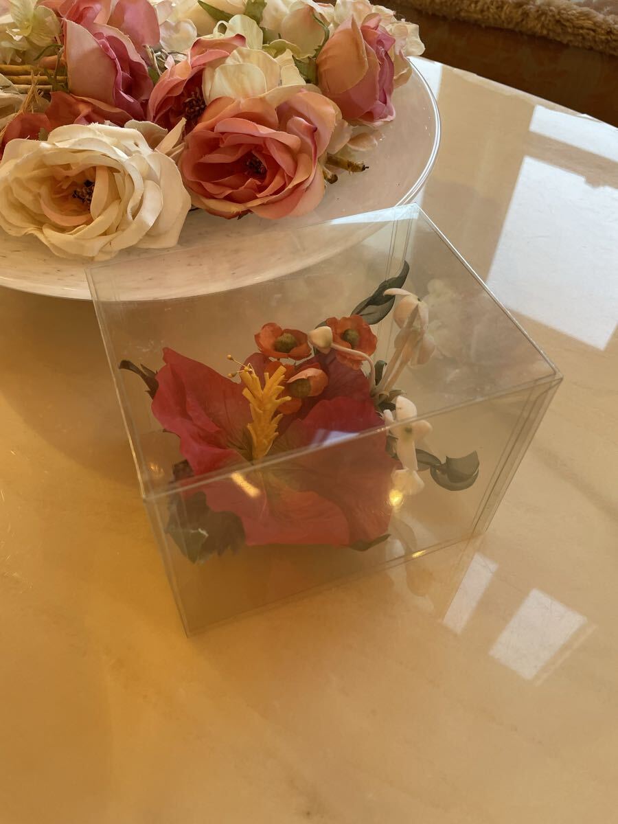 ハワイハンドメイド☆フラワーアレンジメント クリアケース入り 造花 コサージュ ドレスアップ フラ拍卖