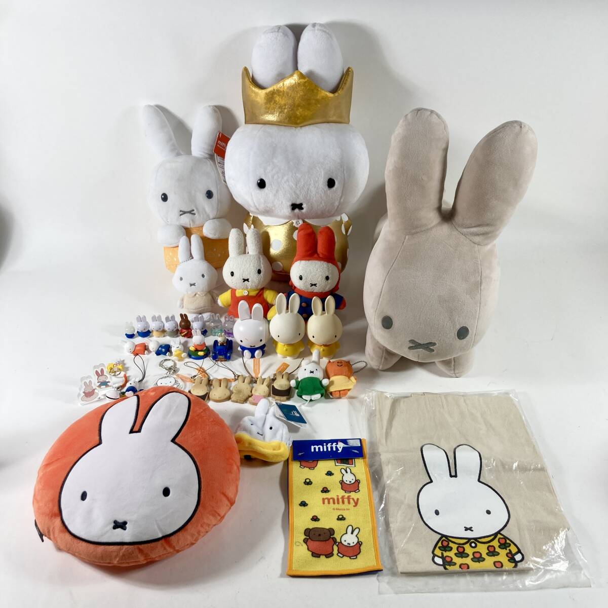 ★ ミッフィー Miffy ブルーナアニマル グッズ まとめ商品 ぬいぐるみ マスコット ハンカチ トート など 現状品 2.06kg拍卖