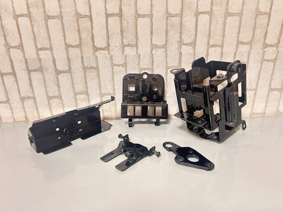極上品!パウダーコート済! Z1 Z2 純正 バッテリーケース 、ツールケース、電装プレート、クリーナーホルダー、サイドカバーブラケット拍卖
