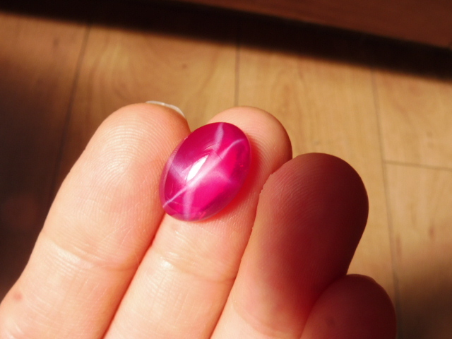 6条のスターくっきり スタールビー ルース 約9.5ct 拍卖