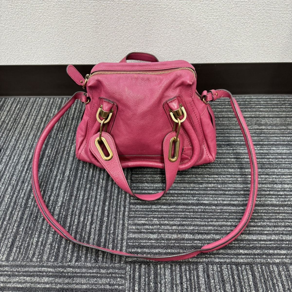 J510-F19-92 Chloe クロエ バッグ Paraty パラティ ピンク 牛革 高さ約20 横約30 幅約13 (cm) FH拍卖