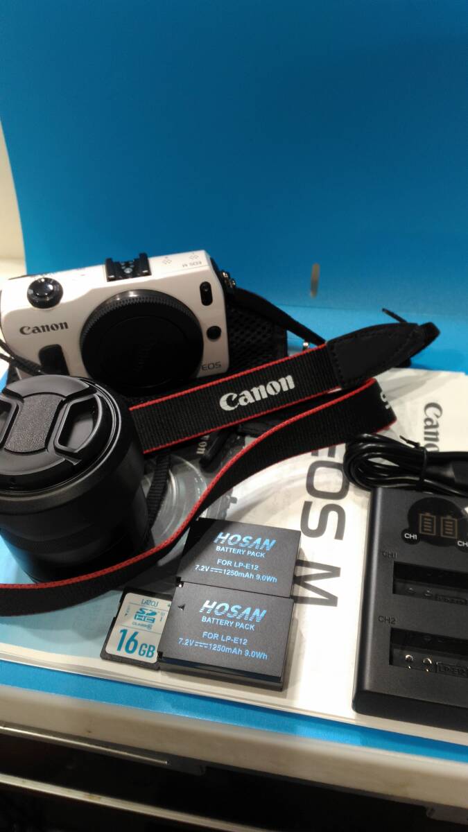 Canon EOS M ミラーレスデジタル ボディ、レンズセット 予備バッテリー付きです。拍卖