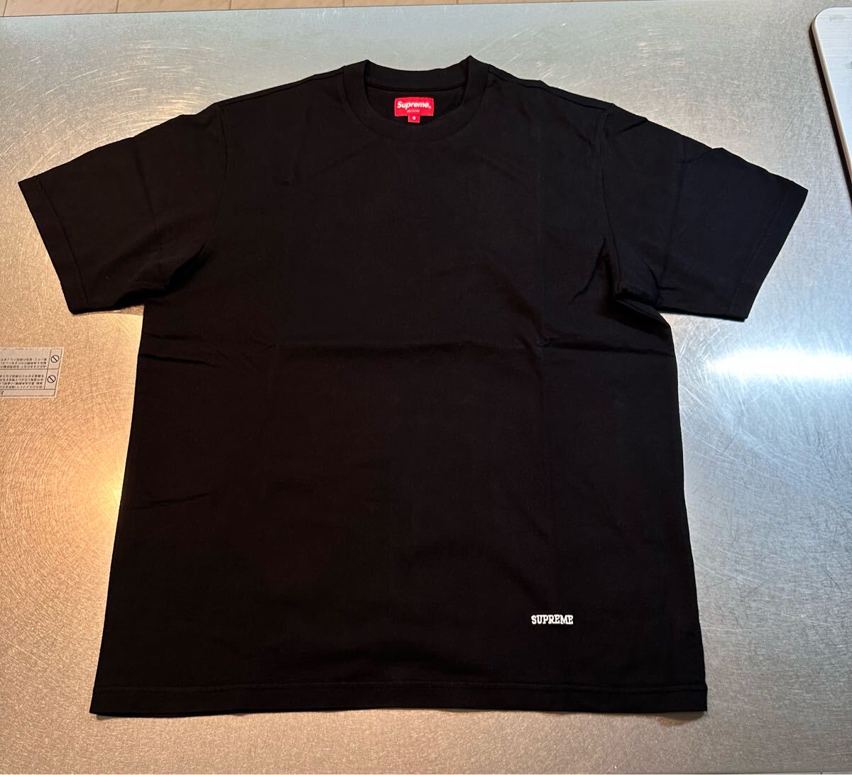 新品未着用1円!supreme ロゴ Tee Tシャツ シュプリーム サイズS 黒 ブラック 人気モデル 半袖拍卖