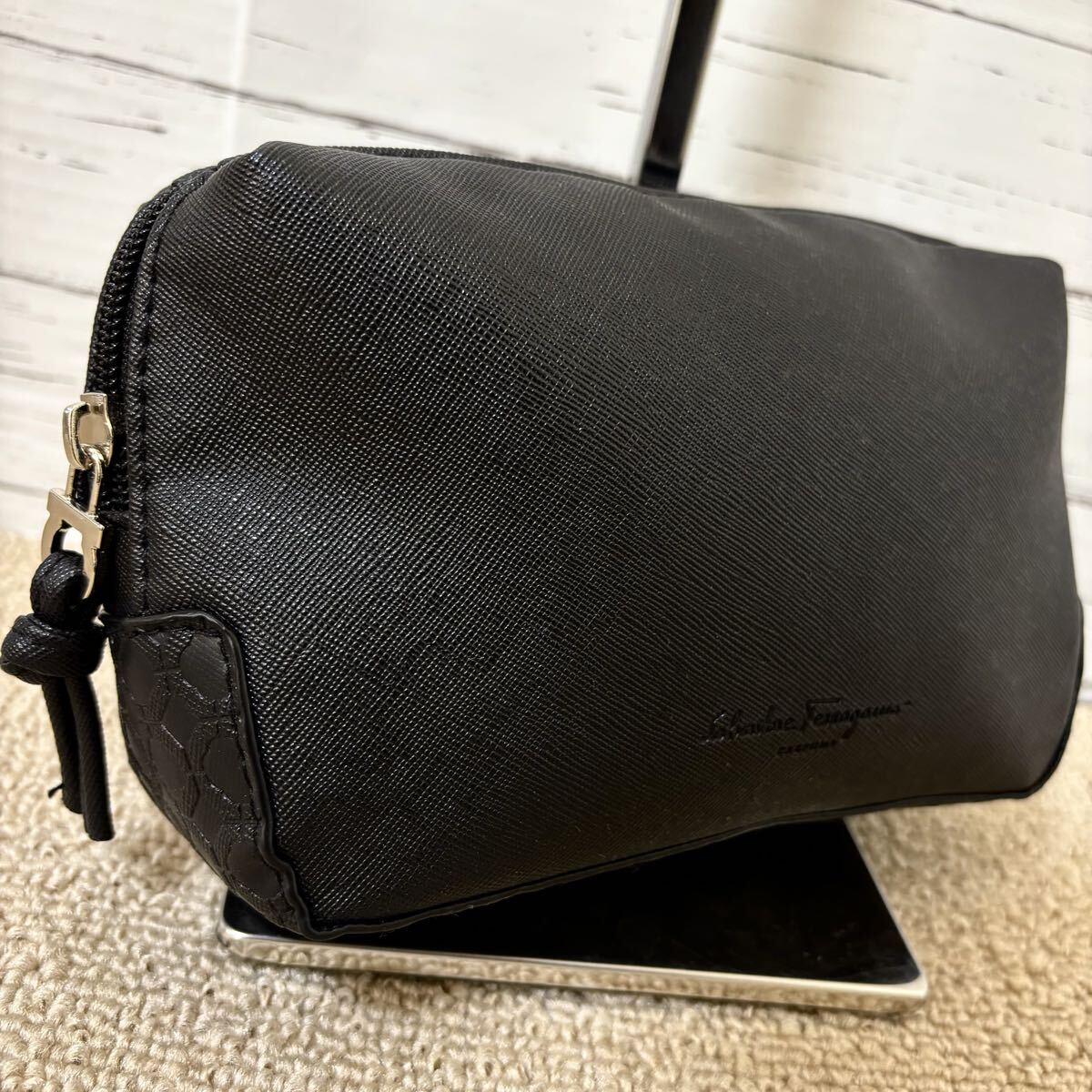 希少新品未使用 Salvatore Ferragamo フェラガモ セカンドバッグ クラッチ ガンチーニ サフィアーノ ロゴ ポーチ ビジネス 黒拍卖