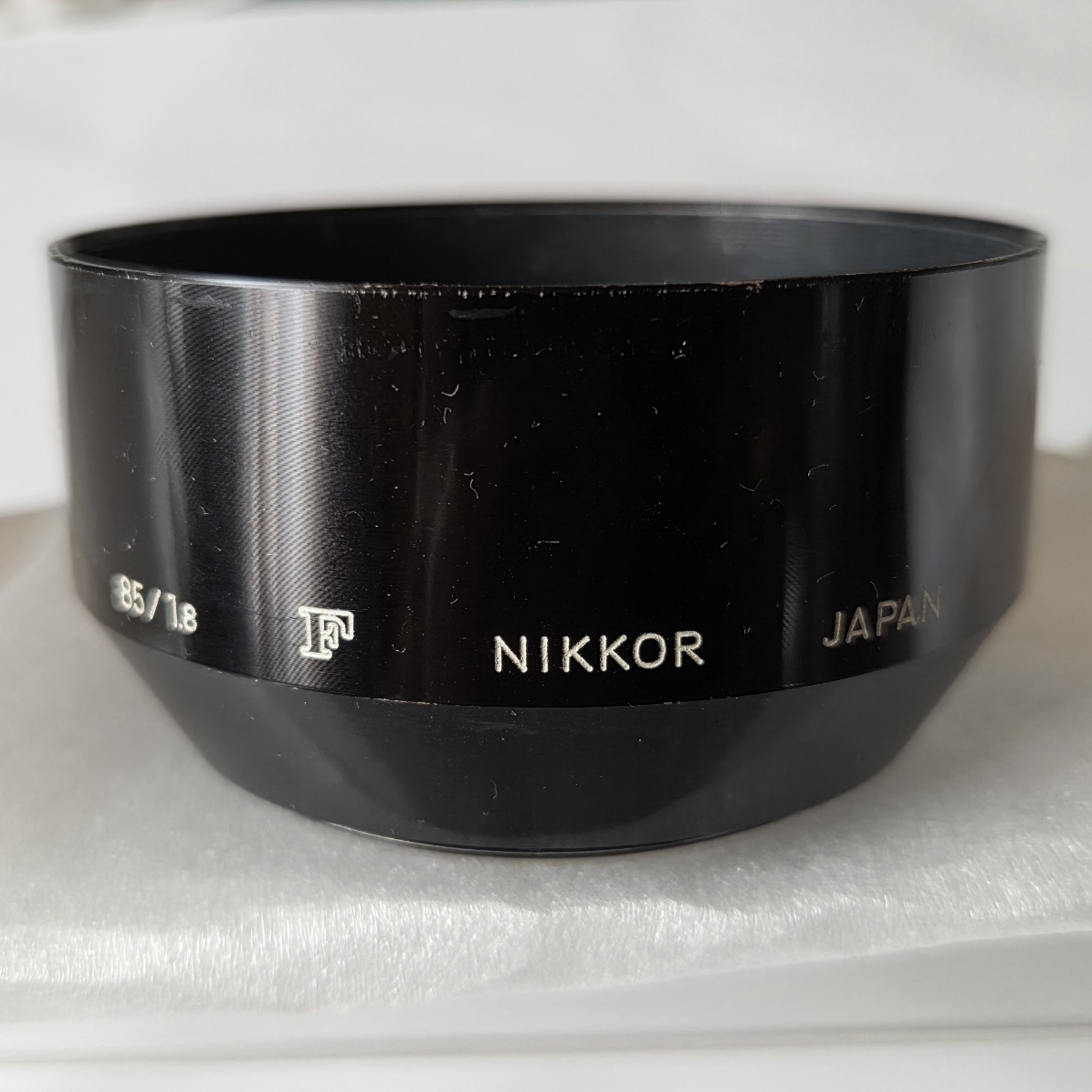 希少 ニコン NIKKOR-N Auto 85mm 1:1.8用 52mm径レンズフード「85/1.8 F NIKKOR JAPAN刻印」目立つキズ、歪み等なしレンズへの装着良好 拍卖
