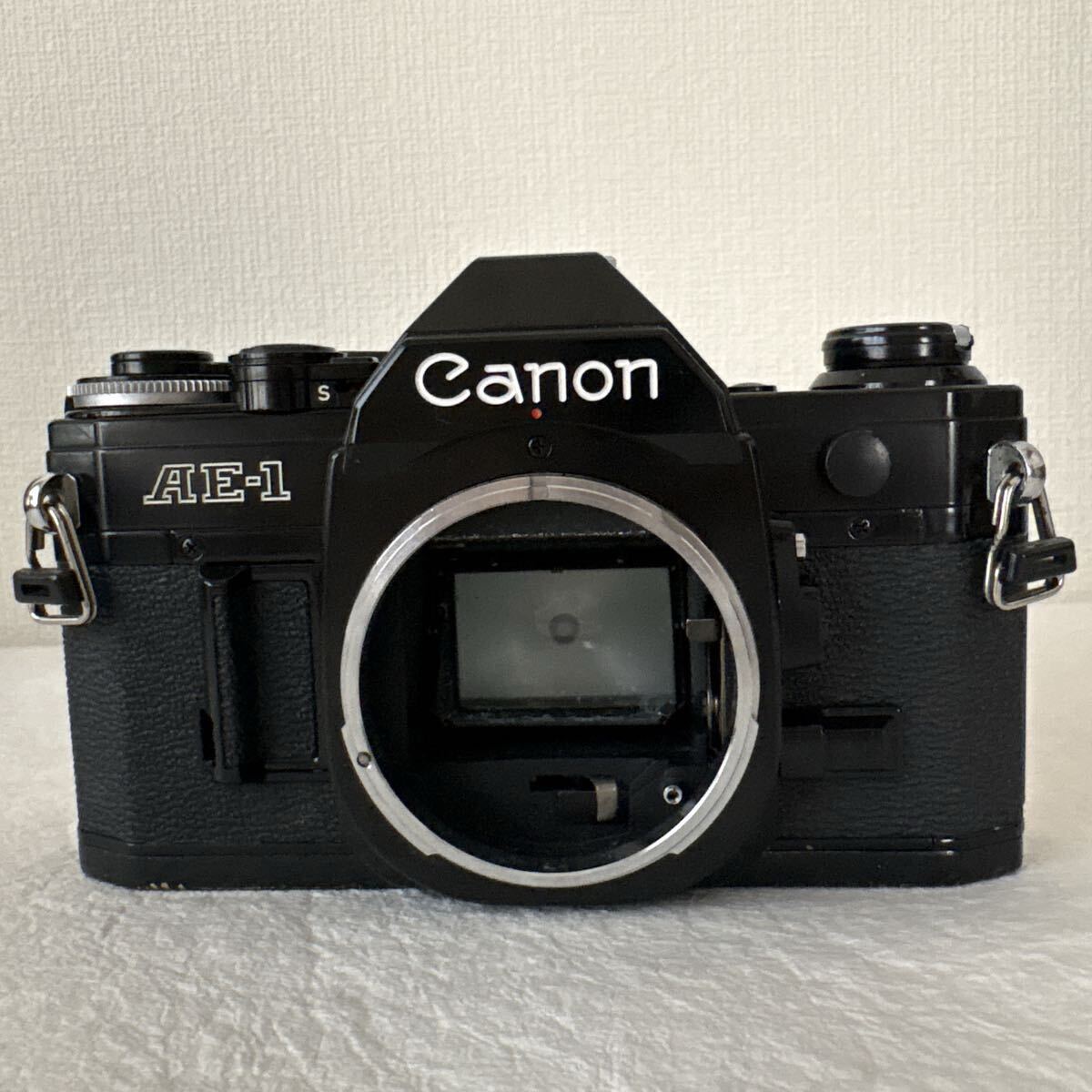 Canon AE-1 AE1 キャノン フィルムカメラ BLACK ブラック ボディ 一眼レフフィルムカメラ フィルムカメラ 一眼レフ拍卖