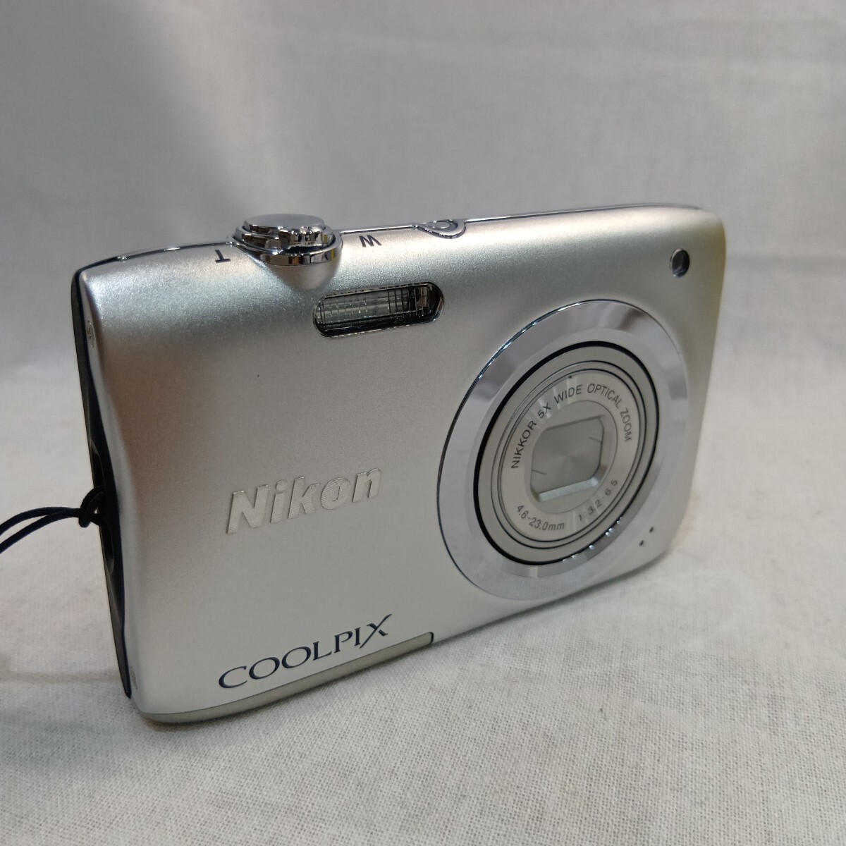 【稼働品・美品】1円〜スタート Nikon COOLPIX A100 シルバー コンパクトデジタルカメラ 元箱・説明書付 ニコン デジカメ 【B204-c.TK】拍卖