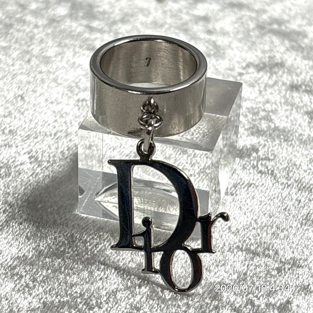 Dior クリスチャンディオール ロゴモチーフ スイングトップ リング 指輪 アクセサリー シルバーカラー拍卖