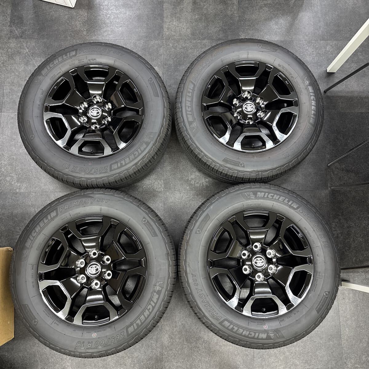 トヨタ 新型FJ 純正 タイヤ ホイール 400km走行 プラド ハイラックス 18インチ7.J +30 ミシュラン 265/60R18 ランクルFJ拍卖