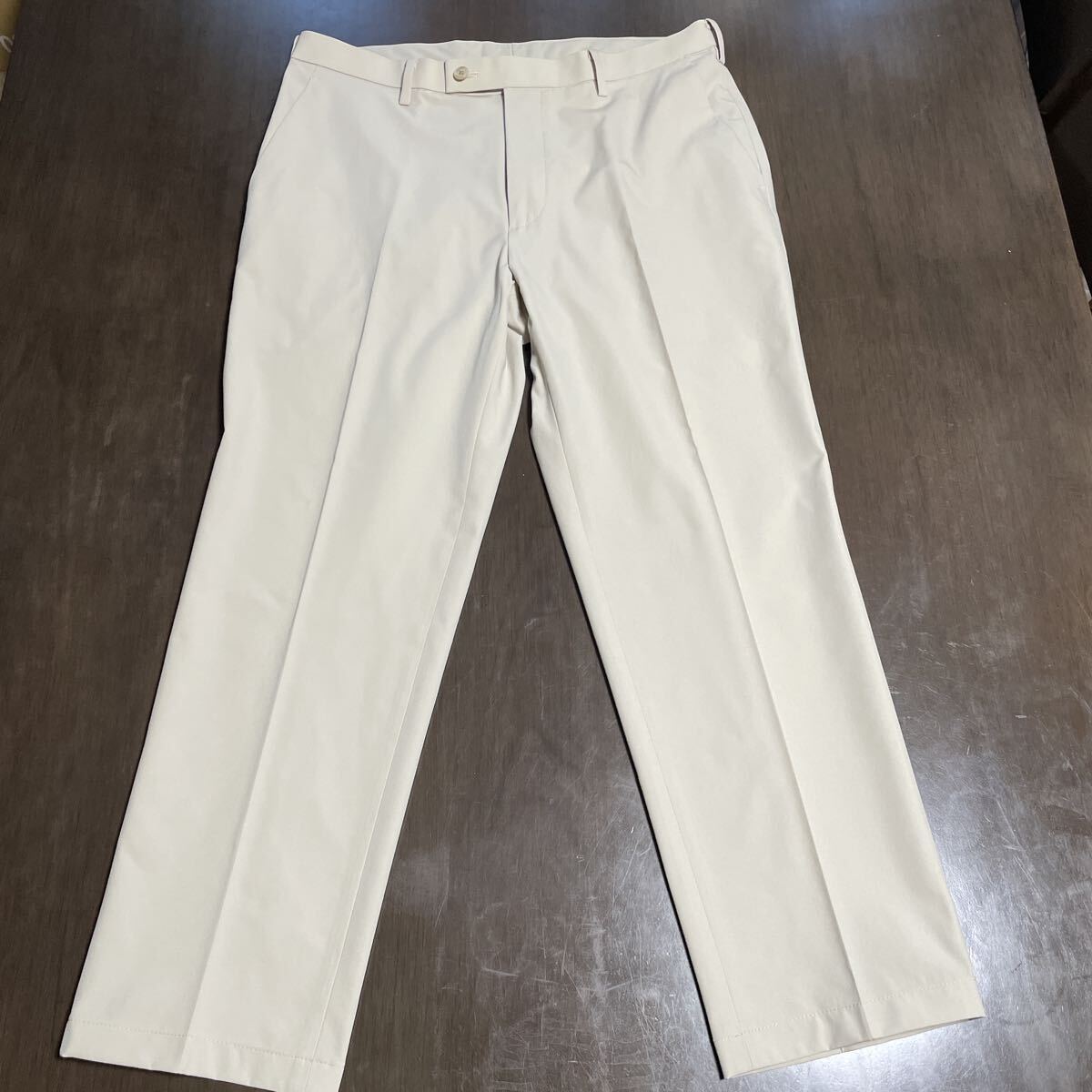 ユニクロ UNIQLO 感動パンツ ベージュ W85 USED美品 送料430円拍卖