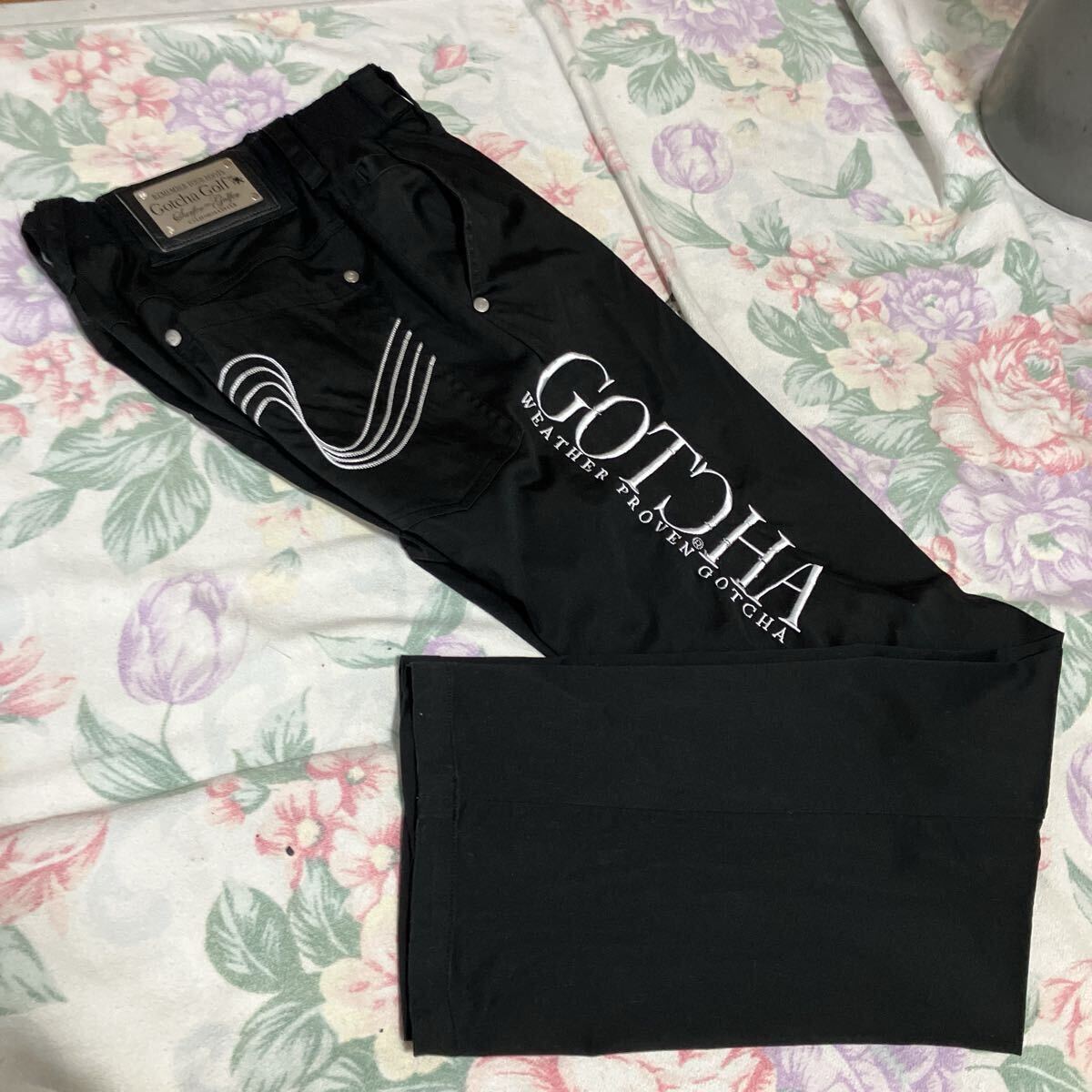 美品W94-104cm/GOTCHA GOLFガチャゴルフ/春夏モデル/ウエスト伸縮/豪華立体刺繍/快適2WAYストレッチQUICK DRY/5PテーパードGOLFパンツ/黒拍卖