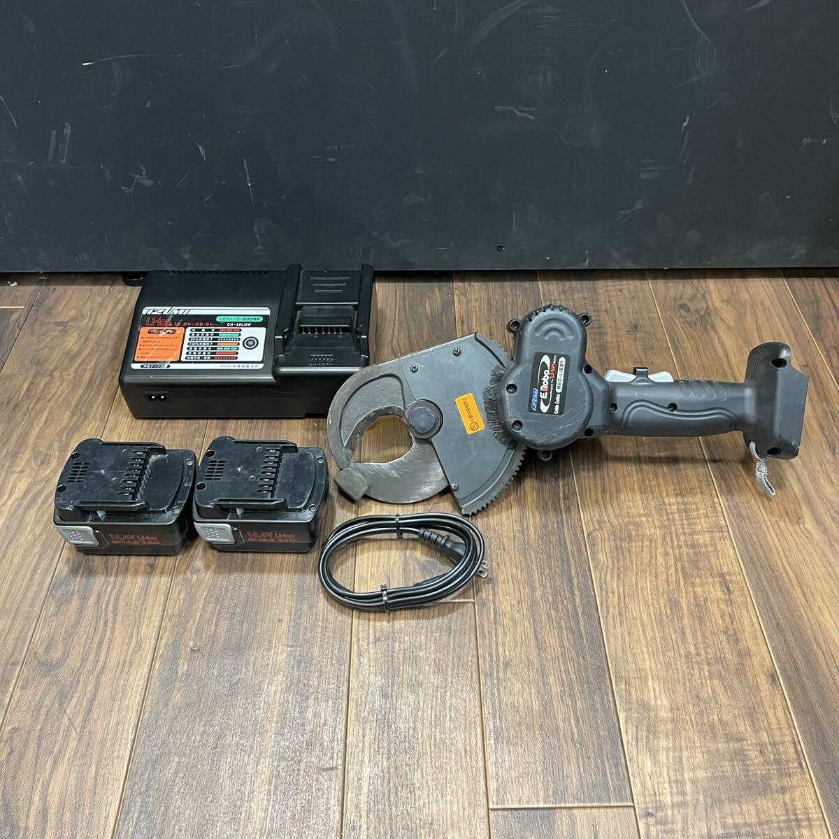 ★通電確認済★ジャンク★IZUMI イズミ 充電式ケーブルカッタ REC-Li50Y 圧着工具 ケーブルカッター 14.4V BP-14LN拍卖