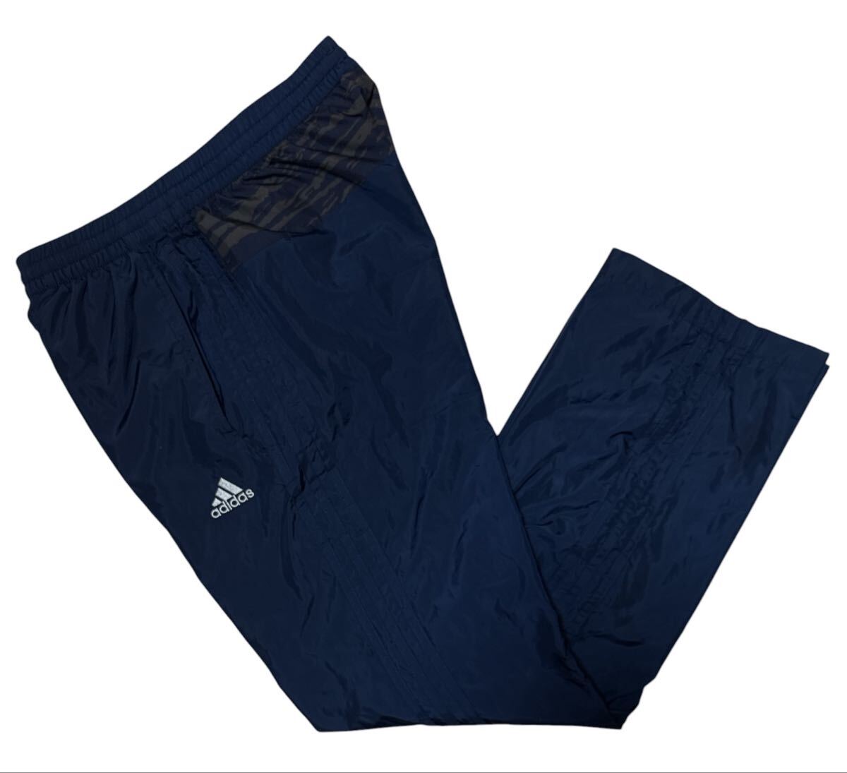 送料無料 ○ adidas アディダス ○ ロゴ刺繍 スリーストライプスライン ナイロン パンツ ネイビー M拍卖